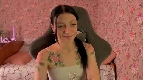 Snapshot of roselolly chatting on 10.20.25 Lola online show from 10.20.25