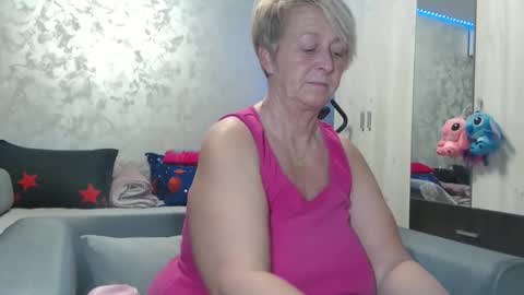 Lovepinklilly online show from 03.17.26