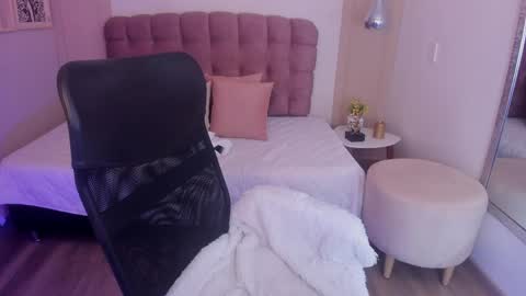 Rose Taylor online show from 03.30.26