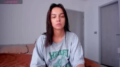 Snapshot of roshelle_xxx chatting on 11.24.25 Roshelle online show from 11.24.25