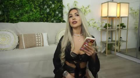 Snapshot of roshen_amira chatting on 05.01.26 Amii online show from 05.01.26