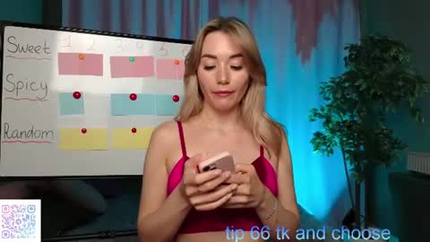 Snapshot of rosie_mac chatting on 06.25.26 Rosie online show from 06.25.26