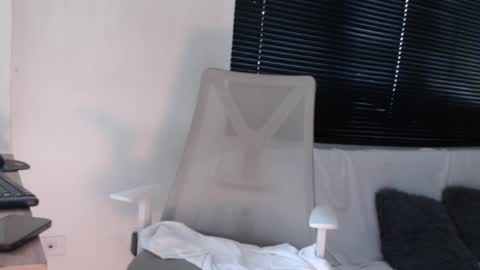 Ross BakerHot online show from 12.12.24