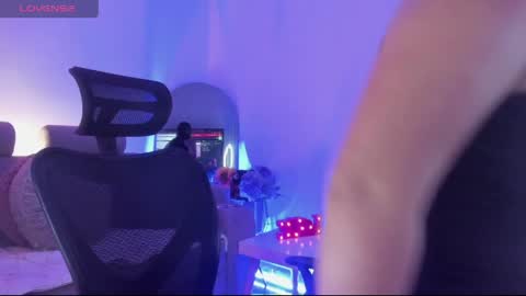 Snapshot of ross_lee chatting on 04.08.26 ross_lee online show from 04.08.26