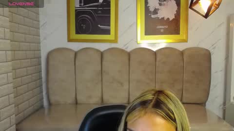 rosse jeane v online show from 12.18.25