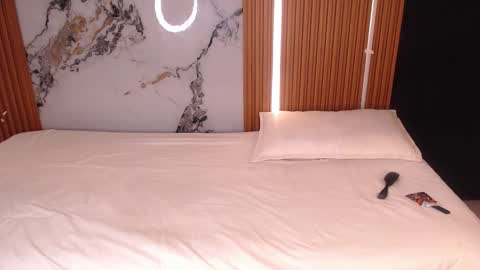 Rossi Hill online show from 12.14.25