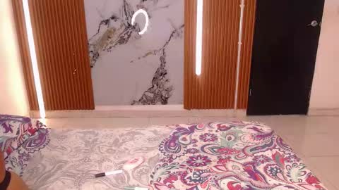 Rossi Hill online show from 12.20.25