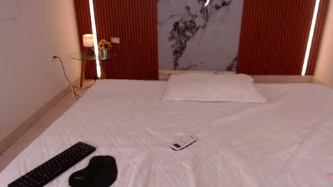 Rossi Hill online show from 04.05.26