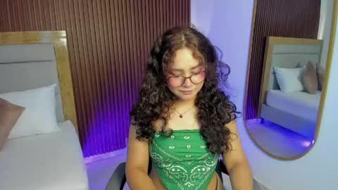 Snapshot of rossie_lanie_ chatting on 04.21.26 rossie_lanie_ online show from 04.21.26