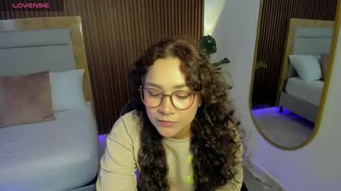 Snapshot of rossie_lanie_ chatting on 04.23.26 rossie_lanie_ online show from 04.23.26