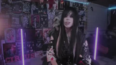 Snapshot of rotten_dreams chatting on 05.26.26 rot online show from 05.26.26