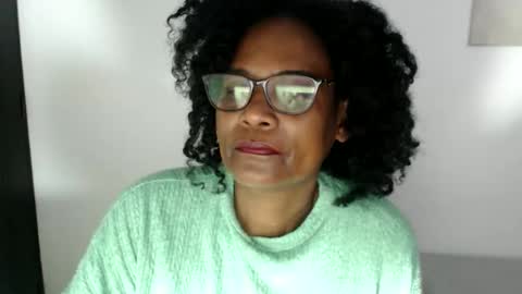 Snapshot of roushlove chatting on 06.10.26 luxa online show from 06.10.26