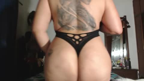 Snapshot of rousse_ellise1 chatting on 06.19.26 rousse online show from 06.19.26