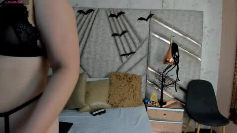 Snapshot of roussewalker chatting on 11.04.25 RousseWalker online show from 11.04.25