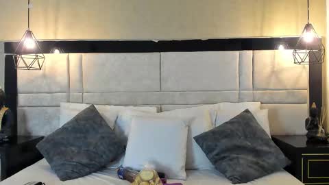 Snapshot of roussewalker chatting on 11.12.25 RousseWalker online show from 11.12.25