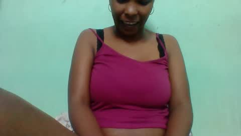 Snapshot of rovaelyah chatting on 09.19.25 rovaelyah online show from 09.19.25