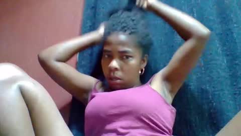 Snapshot of rovaelyah chatting on 09.28.25 rovaelyah online show from 09.28.25