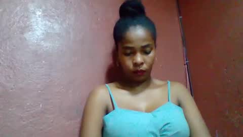 Snapshot of rovaelyah chatting on 10.02.25 rovaelyah online show from 10.02.25