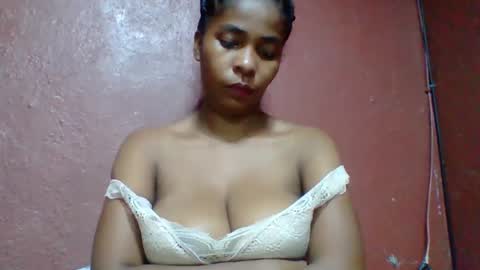 Snapshot of rovaelyah chatting on 10.21.25 rovaelyah online show from 10.21.25