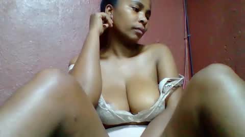 Snapshot of rovaelyah chatting on 11.10.25 rovaelyah online show from 11.10.25