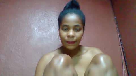 Snapshot of rovaelyah chatting on 11.15.25 rovaelyah online show from 11.15.25