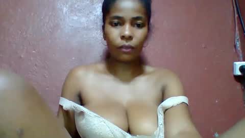 Snapshot of rovaelyah chatting on 11.21.25 rovaelyah online show from 11.21.25