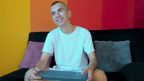 Snapshot of rowancley chatting on 09.12.25 Rowan online show from 09.12.25