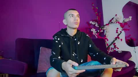 Snapshot of rowancley chatting on 09.18.25 Rowan online show from 09.18.25