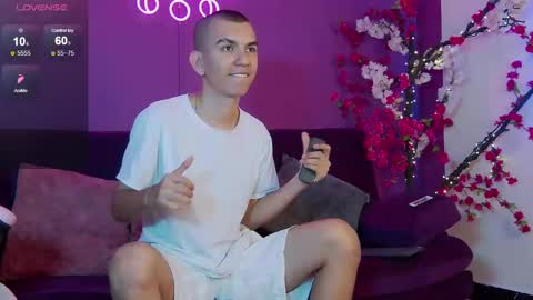 Snapshot of rowancley chatting on 09.20.25 Rowan online show from 09.20.25