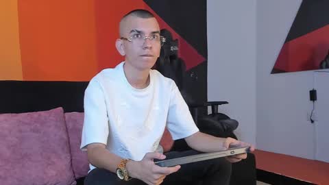 Snapshot of rowancley chatting on 09.24.25 Rowan online show from 09.24.25