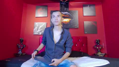 Snapshot of rowancley chatting on 09.29.25 Rowan online show from 09.29.25