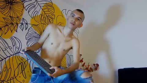 Snapshot of rowancley chatting on 10.08.25 Rowan online show from 10.08.25