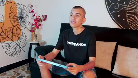 Snapshot of rowancley chatting on 10.10.25 Rowan online show from 10.10.25