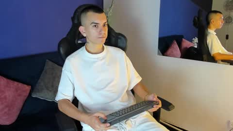 Snapshot of rowancley chatting on 11.11.25 Rowan online show from 11.11.25