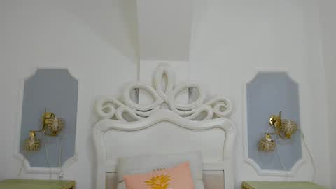 Snapshot of roxana_scott1 chatting on 10.03.25 roxana_scott1 online show from 10.03.25