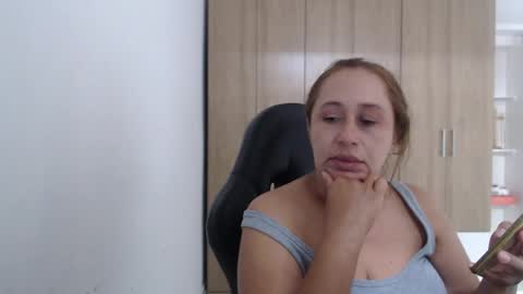 Snapshot of roxanalove7 chatting on 04.19.26 Roxana online show from 04.19.26