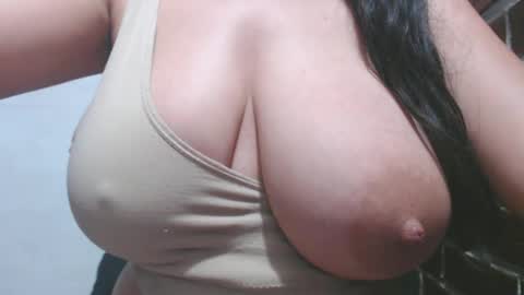 Snapshot of roxanbahottt chatting on 03.07.25 roxxy online show from 03.07.25