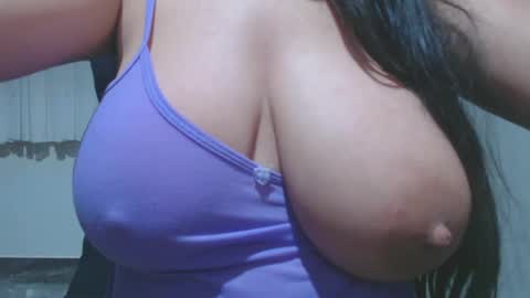 Snapshot of roxanbahottt chatting on 06.15.26 roxxy online show from 06.15.26