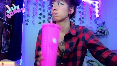 Snapshot of roxanbunny chatting on 04.27.26 roxxy online show from 04.27.26