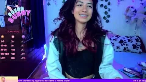 Snapshot of roxanbunny chatting on 05.19.26 roxxy online show from 05.19.26