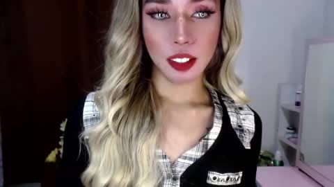 Snapshot of roxane_holmes chatting on 01.16.25 roxane_holmes online show from 01.16.25