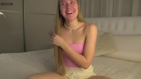 Snapshot of roxanelan chatting on 11.02.25 Anna Lokiss online show from 11.02.25