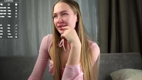 Snapshot of roxanelan chatting on 04.03.26 Anna Lokiss online show from 04.03.26