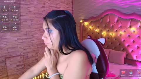 Snapshot of roxanne_han chatting on 09.14.25 roxanne_han online show from 09.14.25