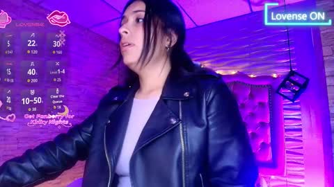 Snapshot of roxanne_han chatting on 11.20.25 roxanne_han online show from 11.20.25