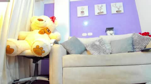 Snapshot of roxanneevans_ chatting on 02.19.25 Roxanne evans Schedule 700 -1400GTM-5 online show from 02.19.25