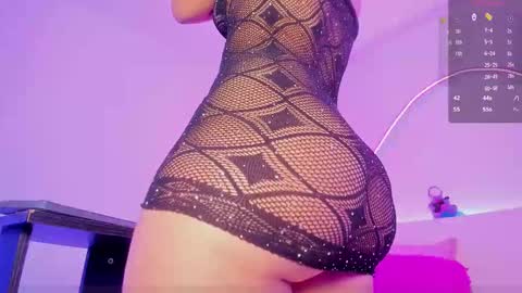 Roxanne Gomez online show from 02.12.25