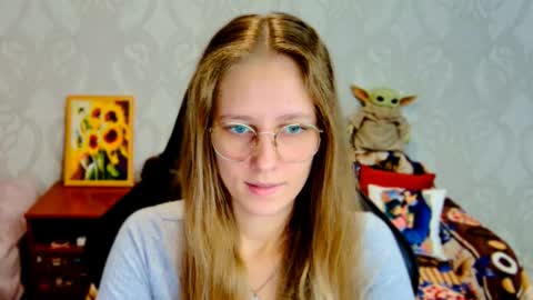 Snapshot of roxie_shy chatting on 09.30.25 roxie_shy online show from 09.30.25