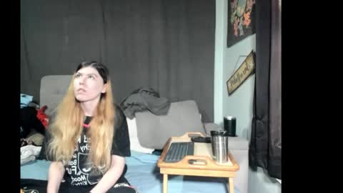 Snapshot of roxihazeleyes chatting on 03.17.26 roxihazeleyes online show from 03.17.26