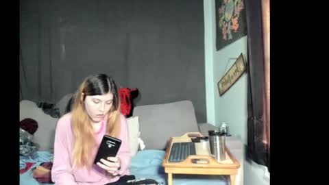 Snapshot of roxihazeleyes chatting on 03.25.26 roxihazeleyes online show from 03.25.26